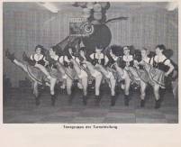 Turnabteilung-Tanzgruppe-1970_edited
